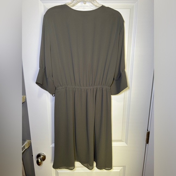 H&M lined dress with keyhole detail - Picture 3 of 3